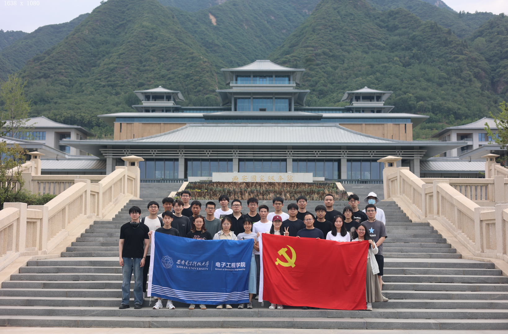 威尼斯博士党支部赴西安国家版本馆开展主题党日活动